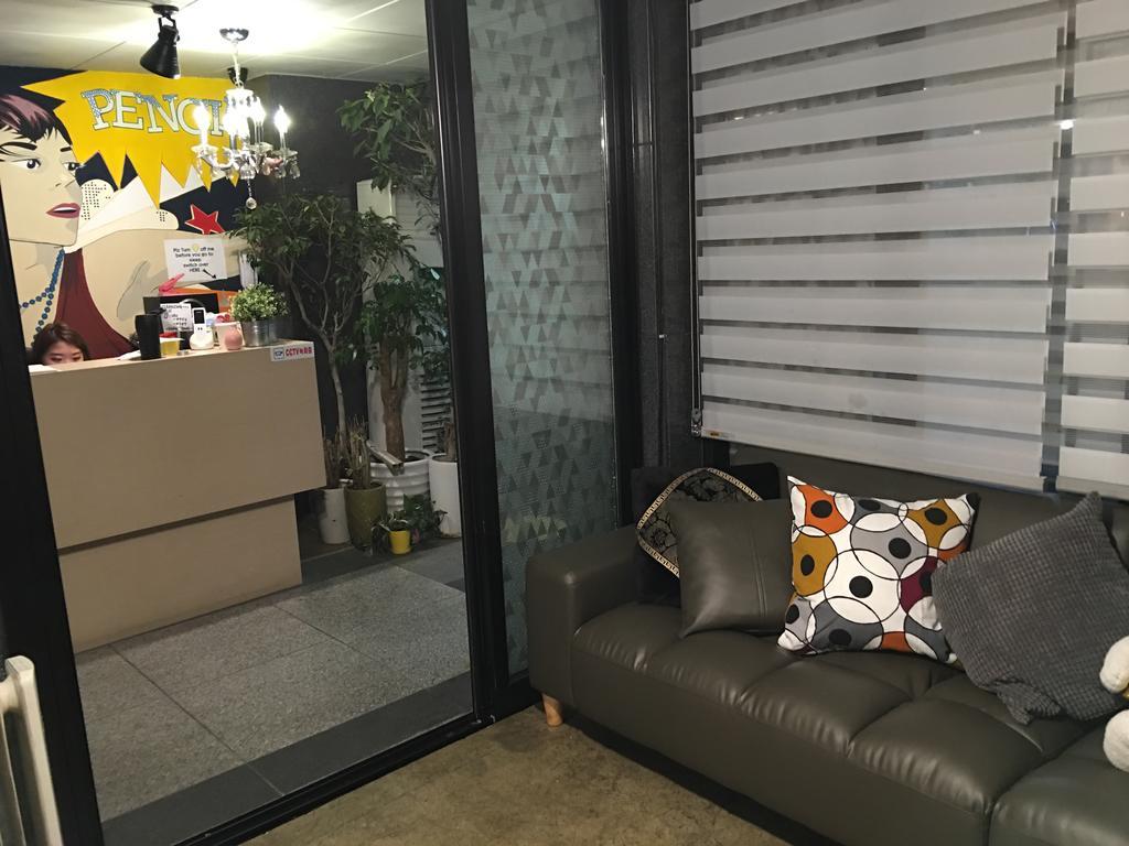 Hongdae Pencil Guesthouse سيول المظهر الخارجي الصورة