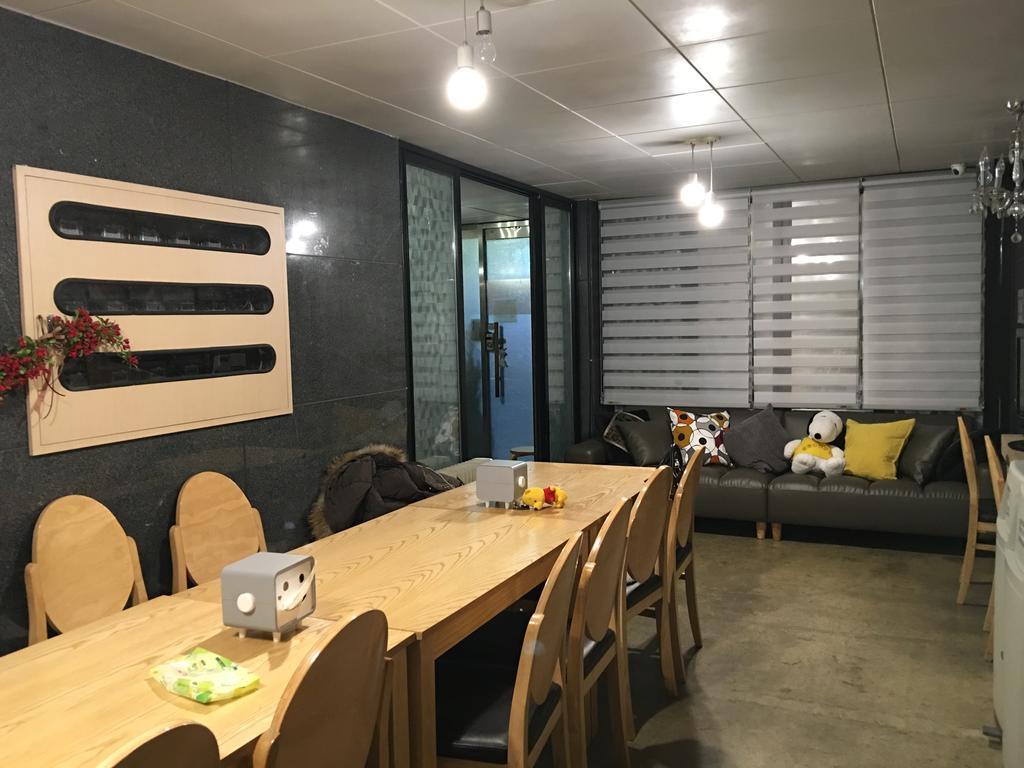 Hongdae Pencil Guesthouse سيول المظهر الخارجي الصورة