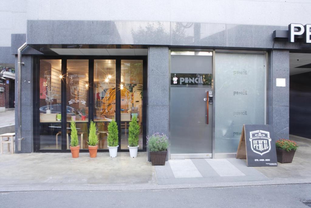 Hongdae Pencil Guesthouse سيول المظهر الخارجي الصورة