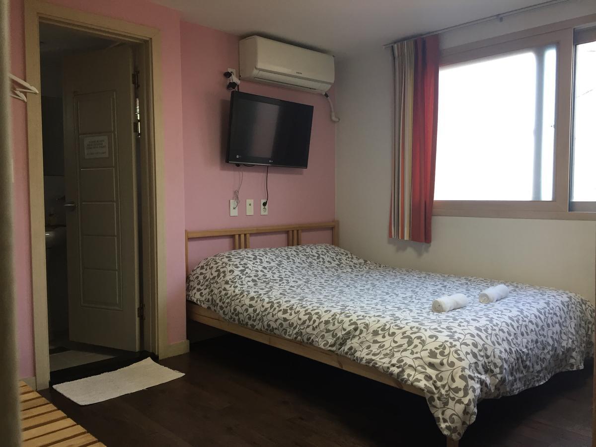 Hongdae Pencil Guesthouse سيول المظهر الخارجي الصورة