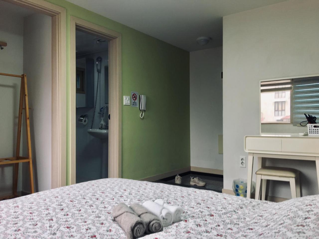 Hongdae Pencil Guesthouse سيول المظهر الخارجي الصورة