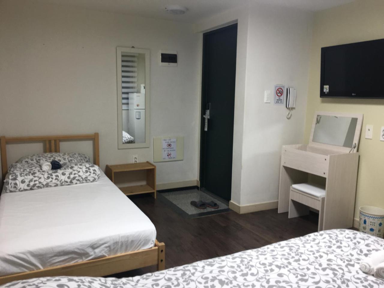Hongdae Pencil Guesthouse سيول المظهر الخارجي الصورة