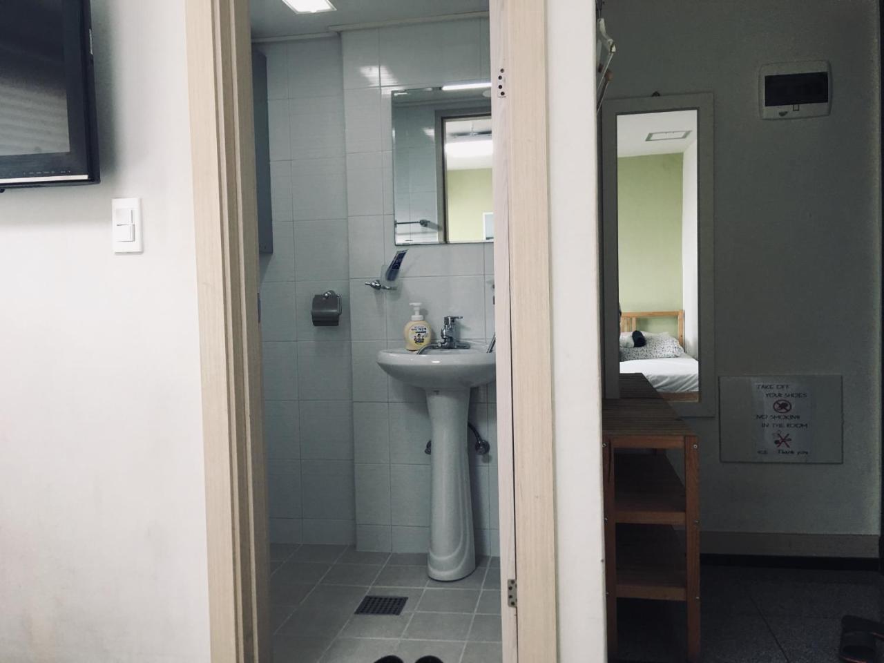 Hongdae Pencil Guesthouse سيول المظهر الخارجي الصورة