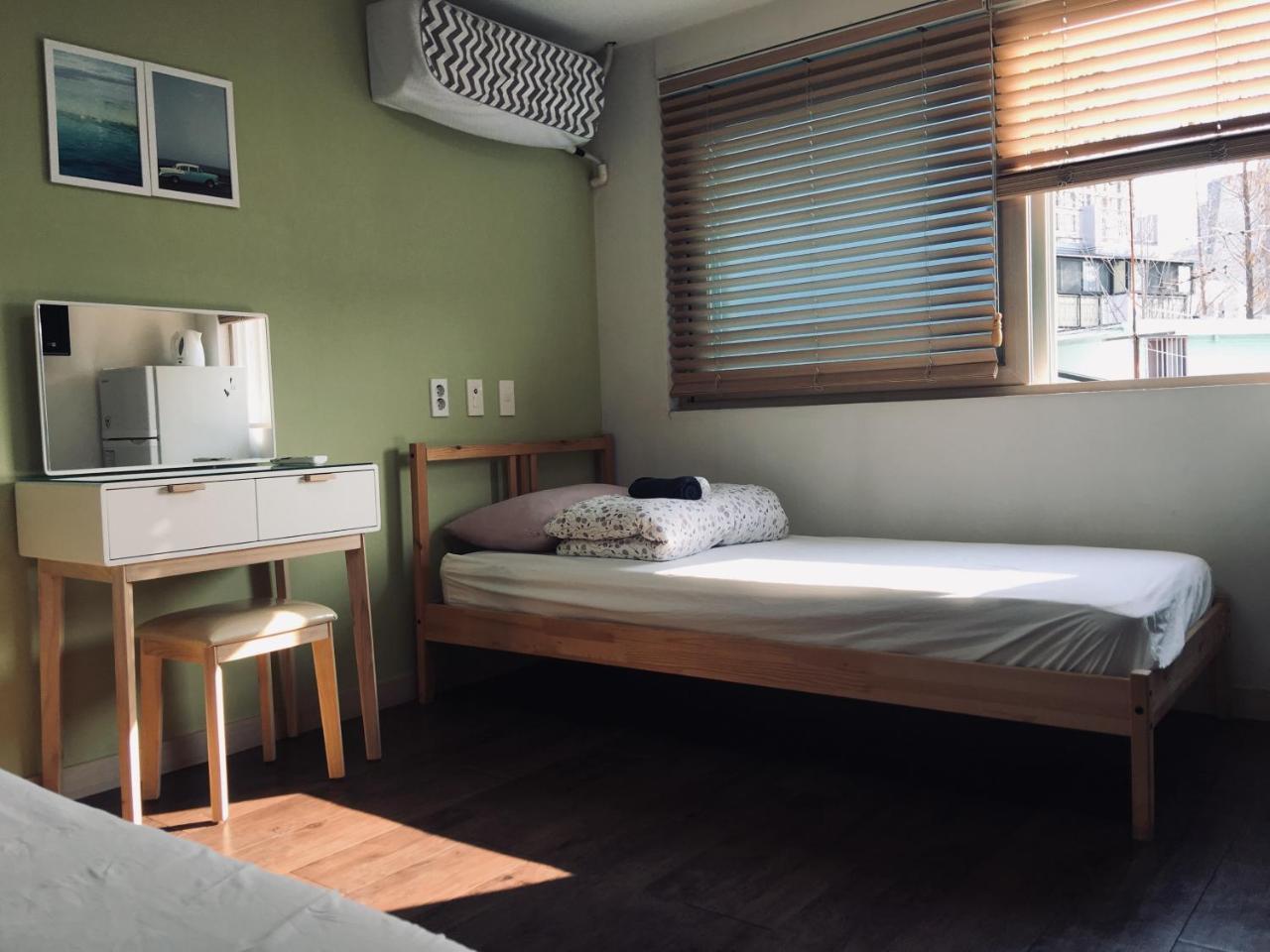 Hongdae Pencil Guesthouse سيول المظهر الخارجي الصورة