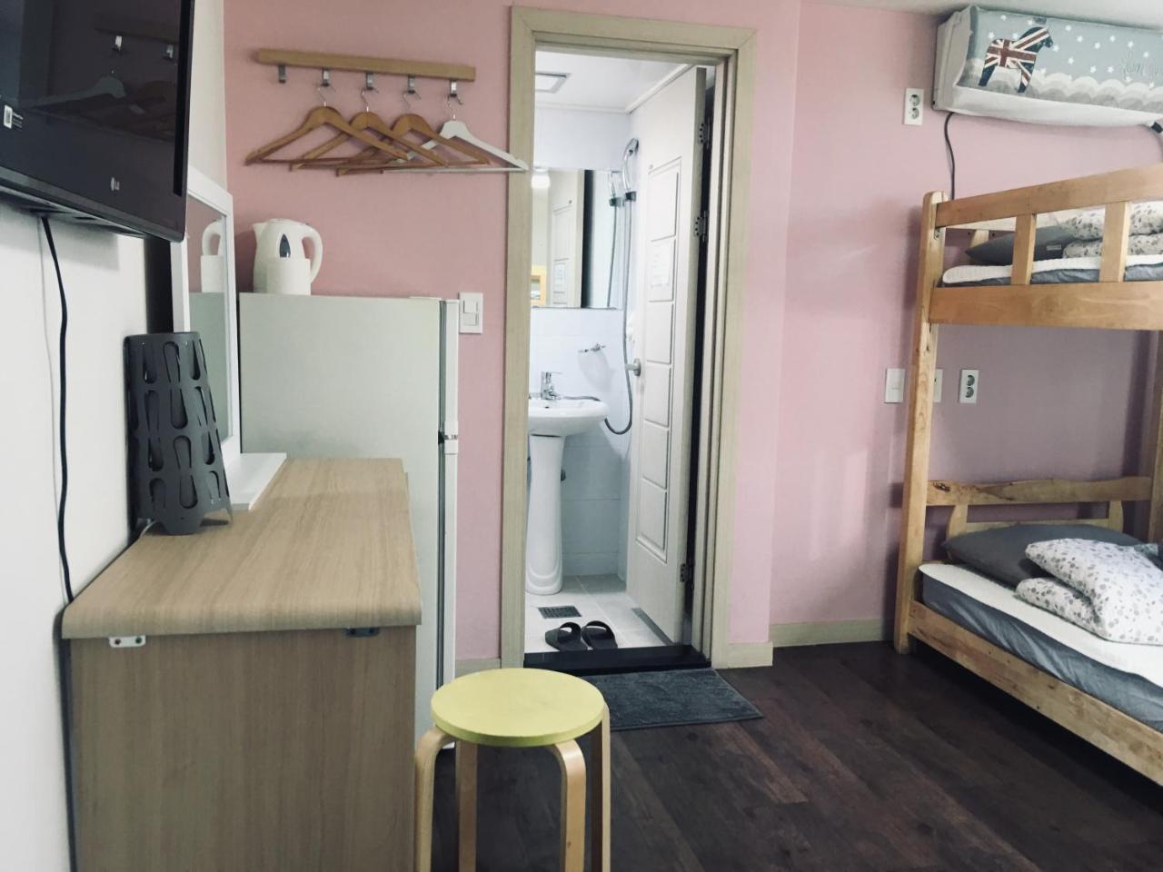 Hongdae Pencil Guesthouse سيول المظهر الخارجي الصورة