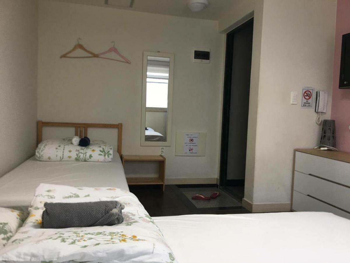 Hongdae Pencil Guesthouse سيول المظهر الخارجي الصورة