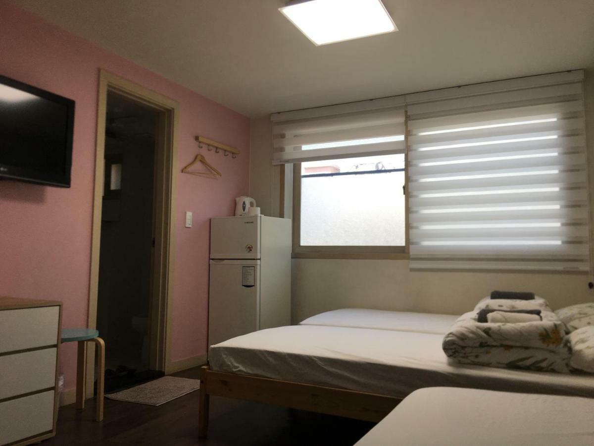 Hongdae Pencil Guesthouse سيول المظهر الخارجي الصورة